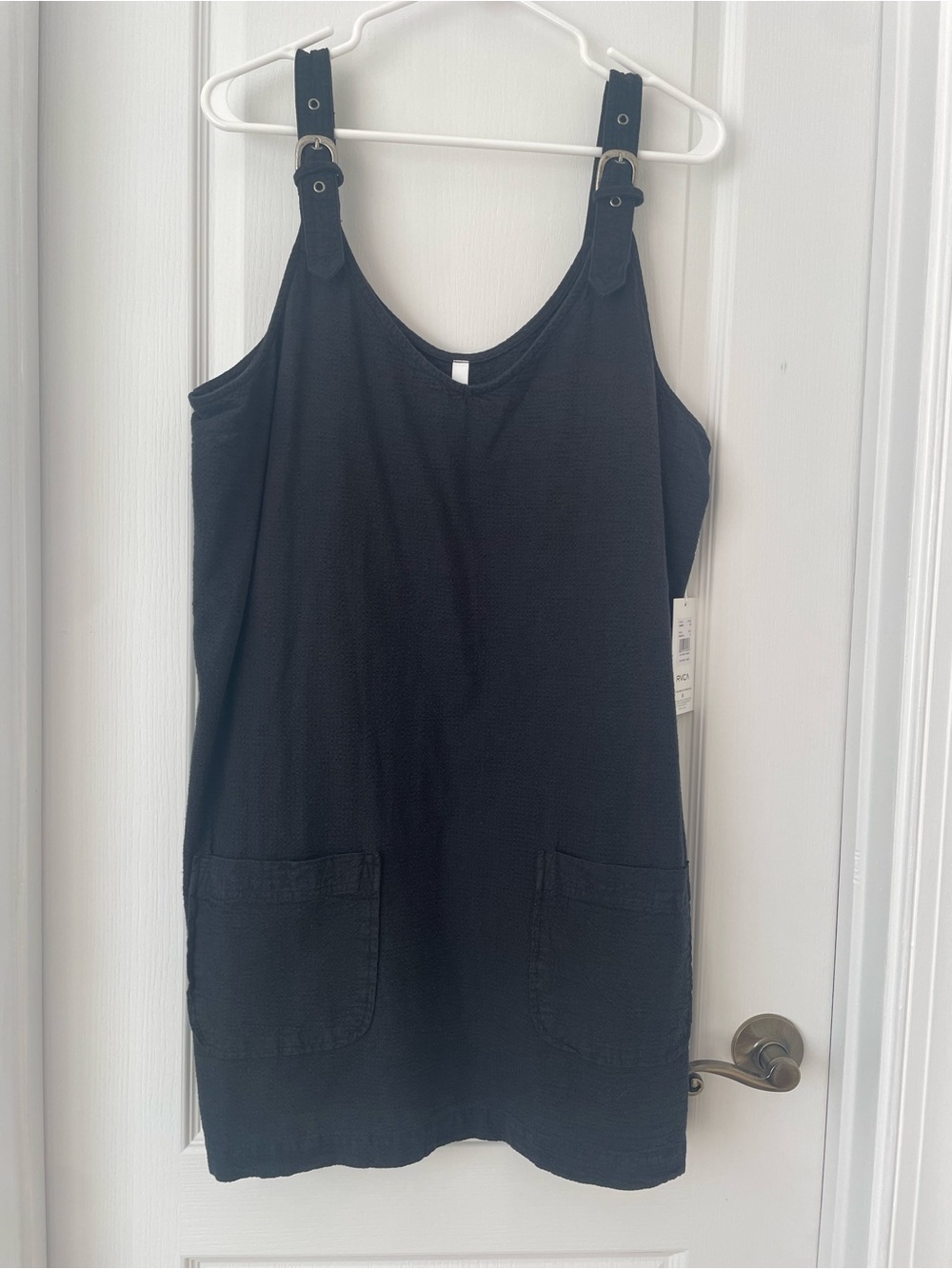 RVCA - NWT - Teach That - Black Sleeveless Pocket Shift Dress